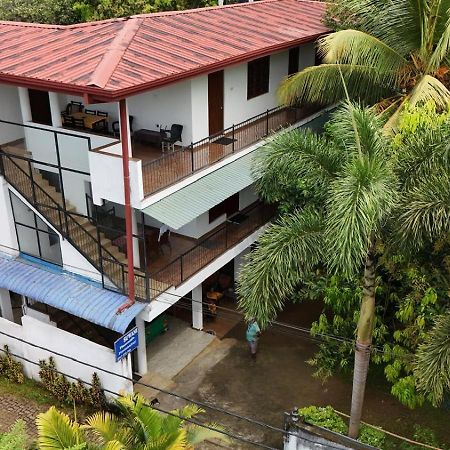 Suwani Pinnawala Homestay Exteriör bild