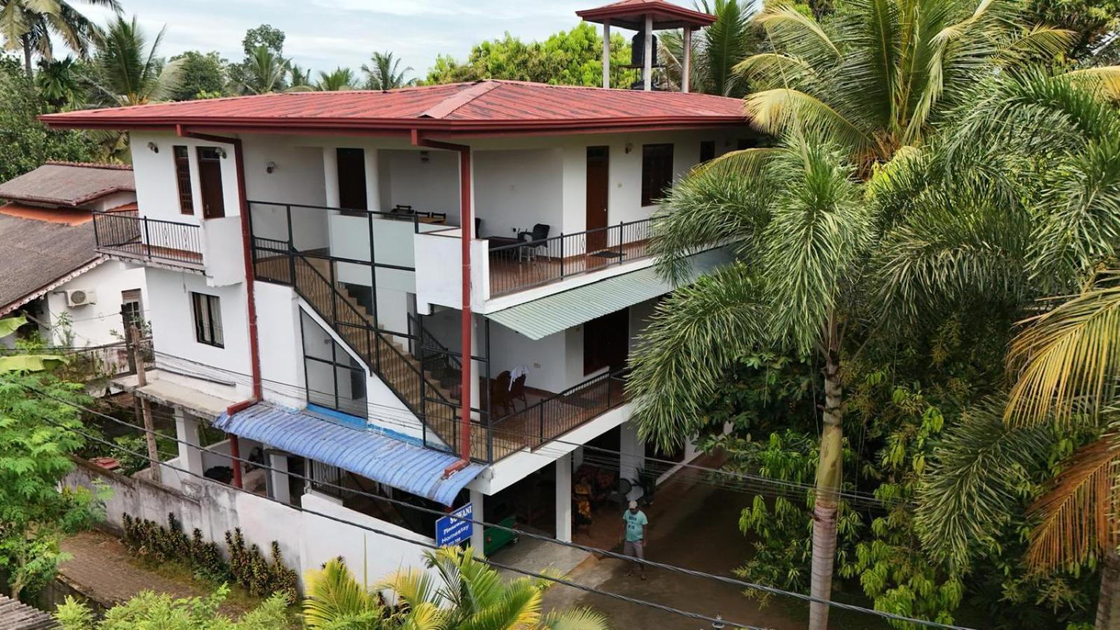 Suwani Pinnawala Homestay Exteriör bild
