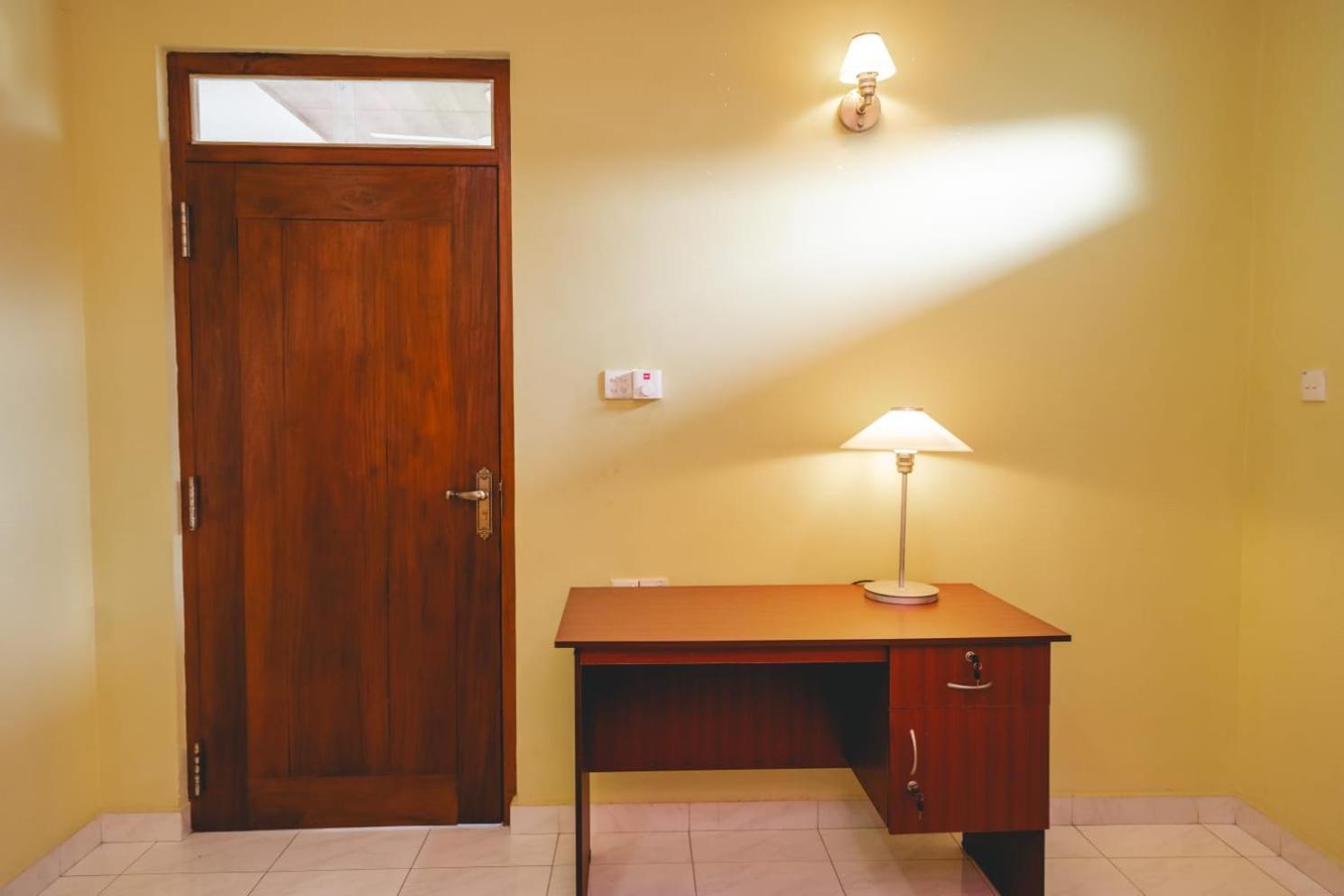 Suwani Pinnawala Homestay Exteriör bild