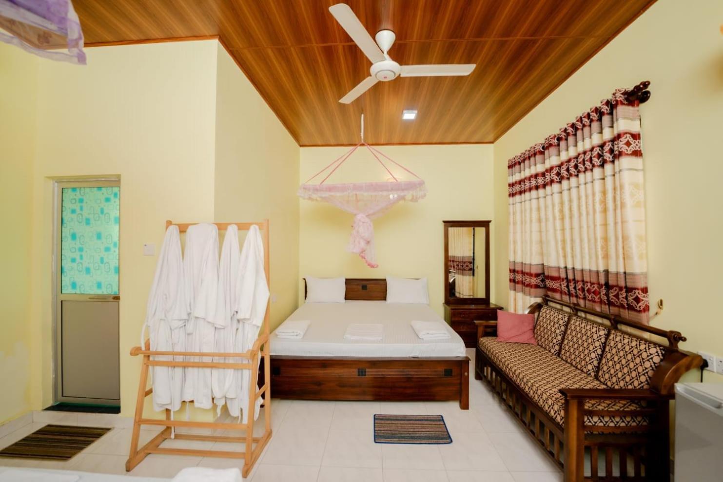Suwani Pinnawala Homestay Exteriör bild
