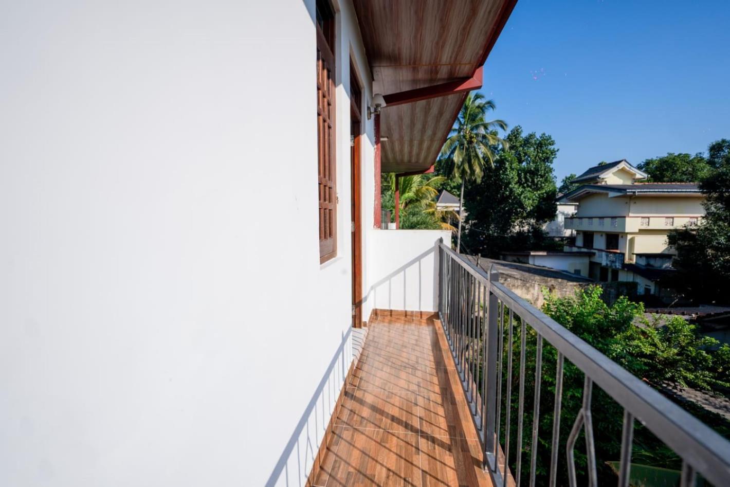 Suwani Pinnawala Homestay Exteriör bild