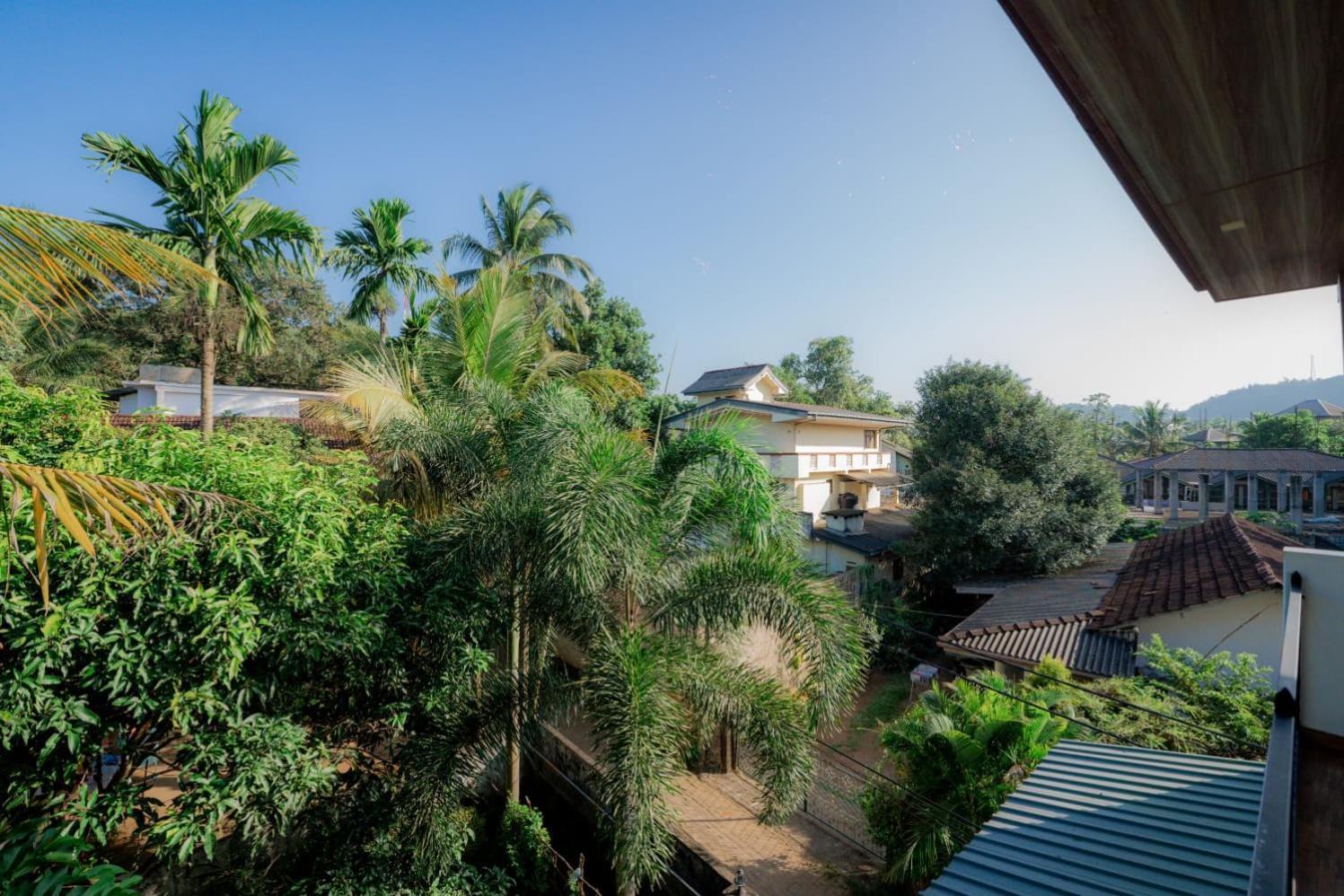 Suwani Pinnawala Homestay Exteriör bild
