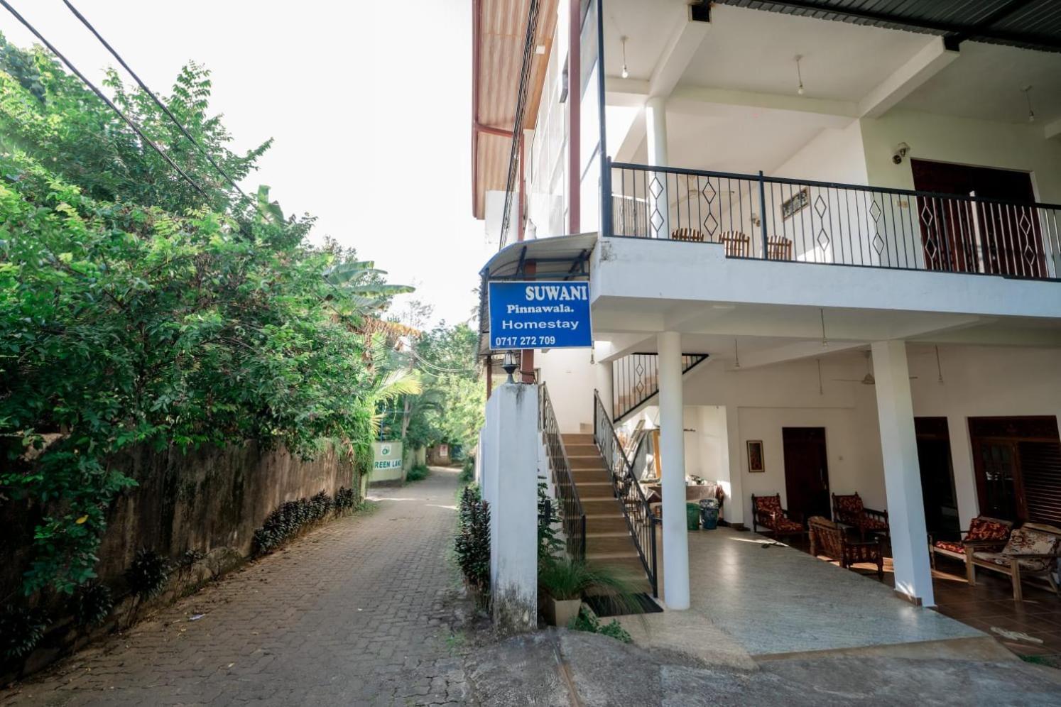 Suwani Pinnawala Homestay Exteriör bild