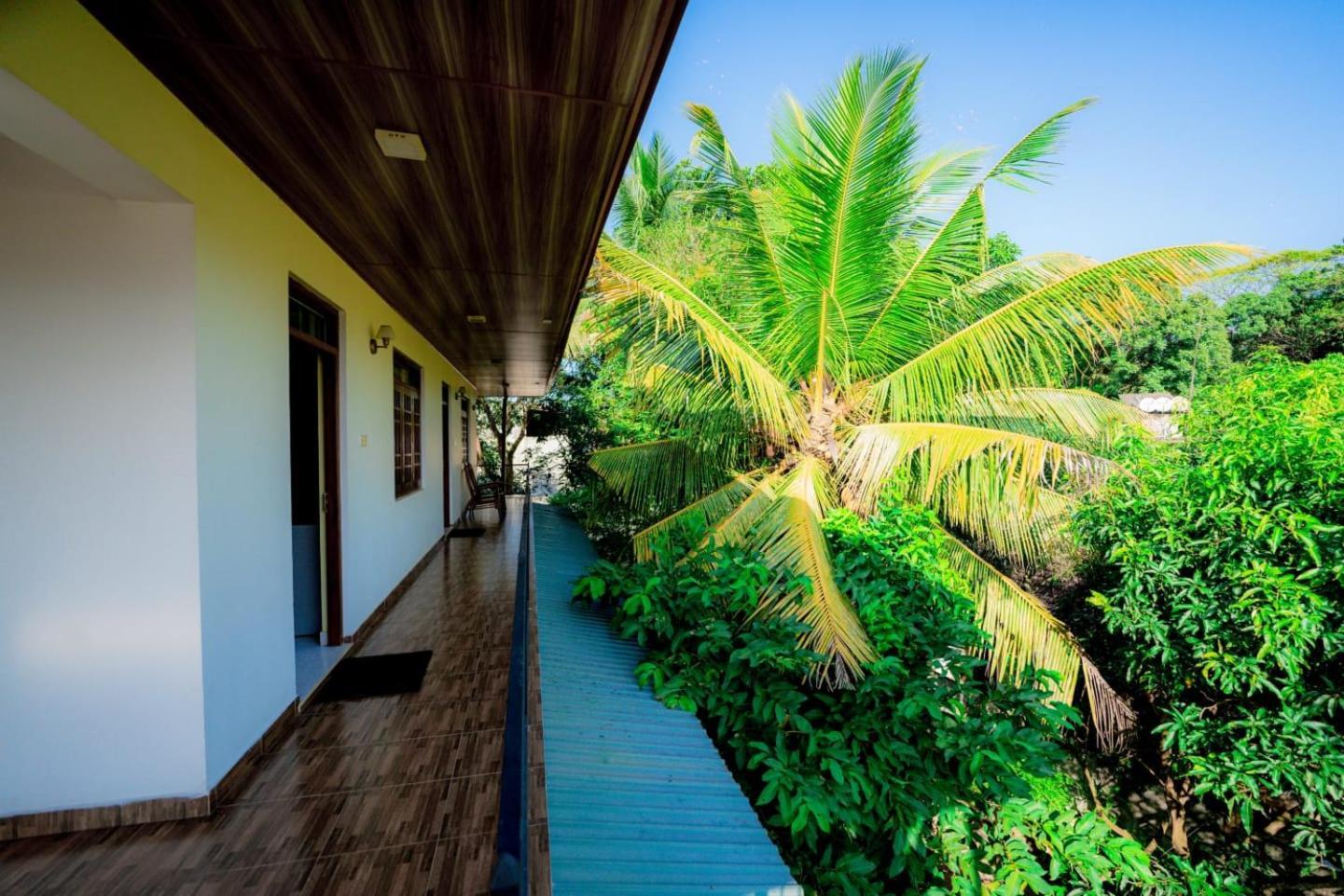 Suwani Pinnawala Homestay Exteriör bild