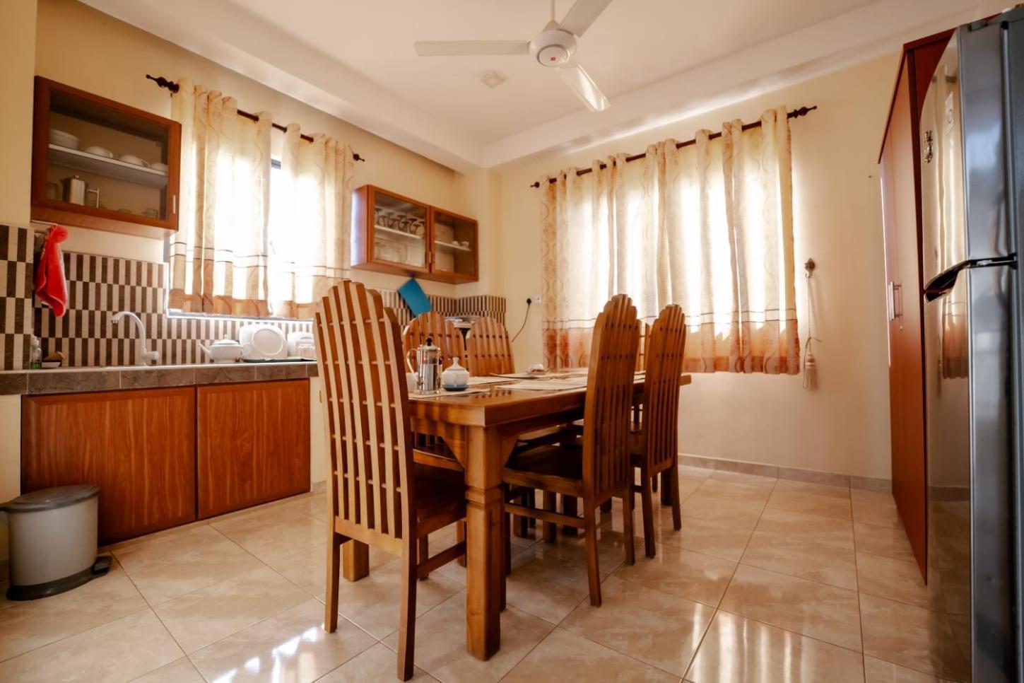 Suwani Pinnawala Homestay Exteriör bild