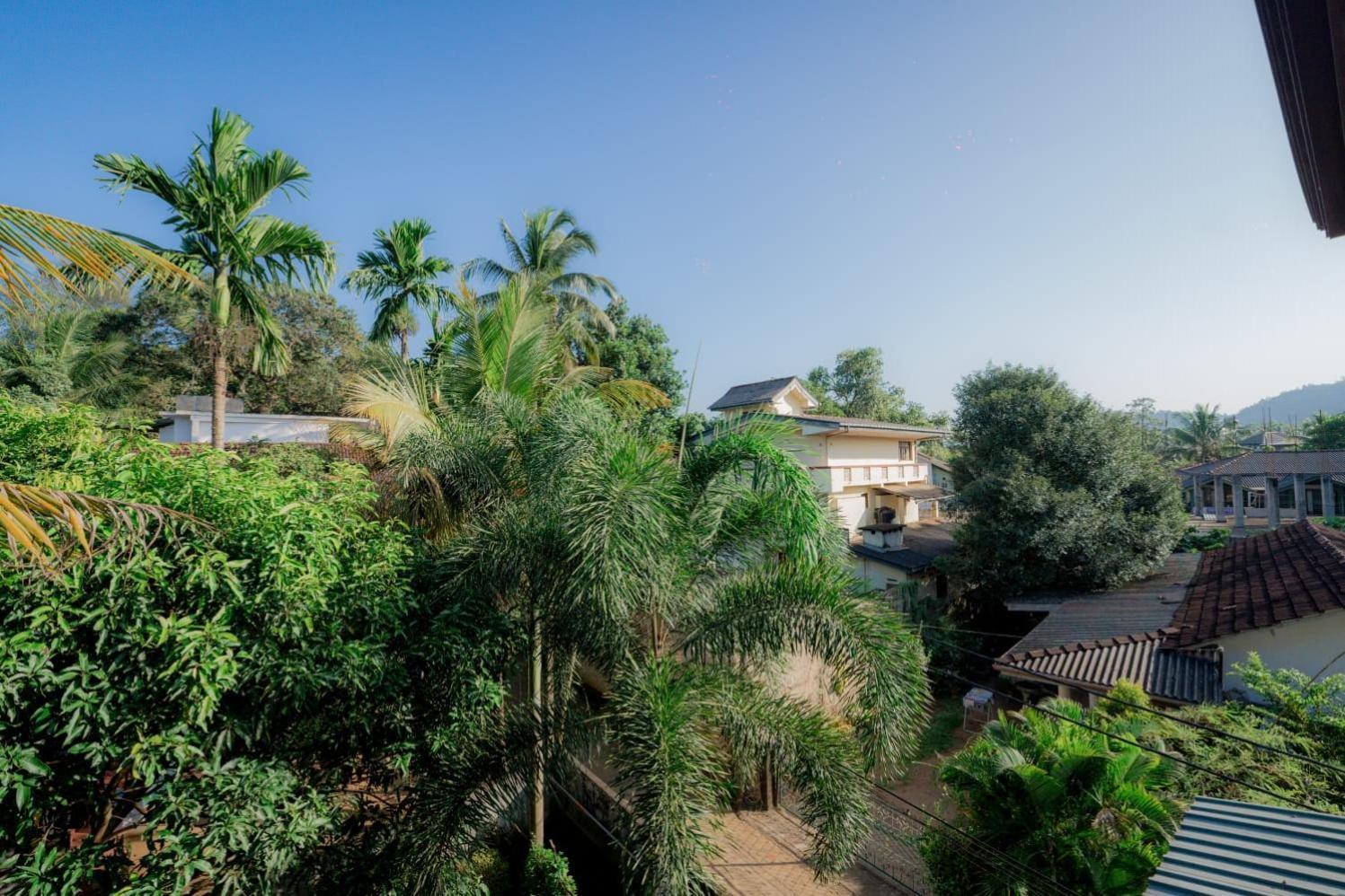 Suwani Pinnawala Homestay Exteriör bild