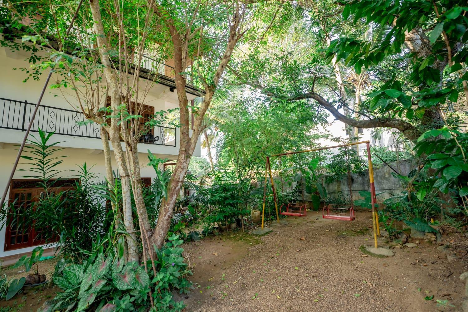 Suwani Pinnawala Homestay Exteriör bild