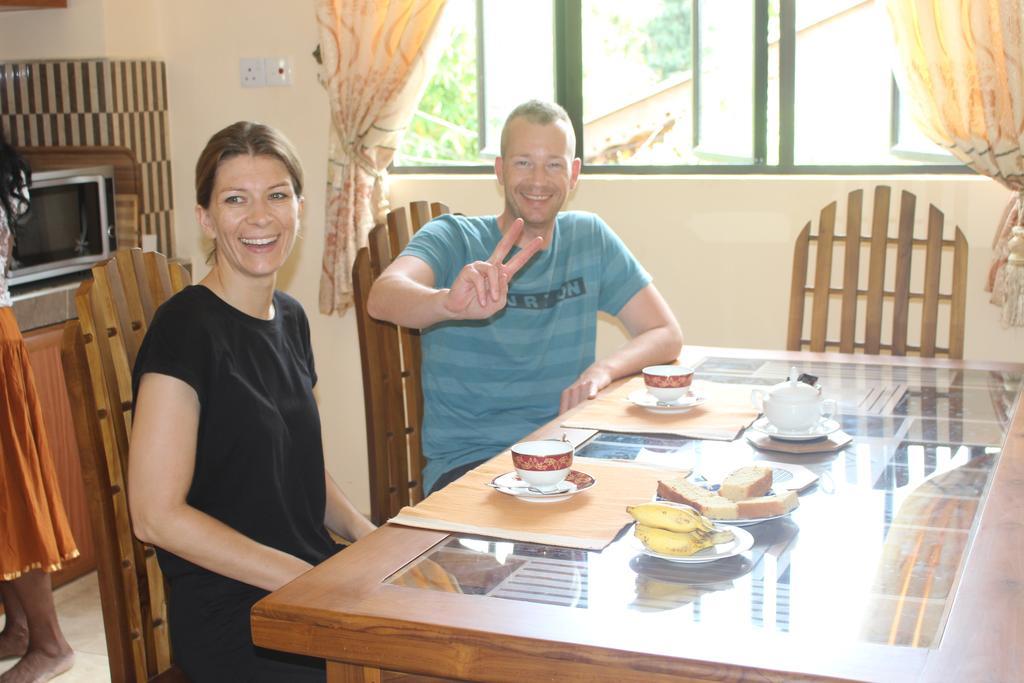 Suwani Pinnawala Homestay Exteriör bild