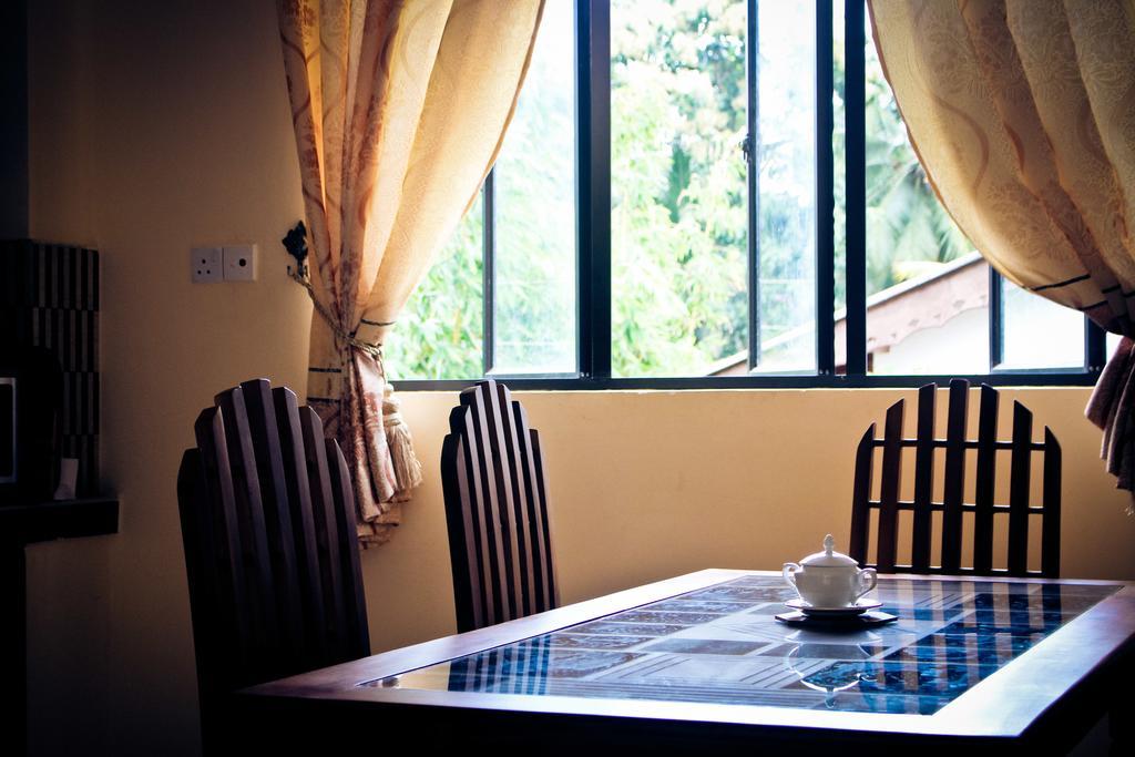 Suwani Pinnawala Homestay Exteriör bild