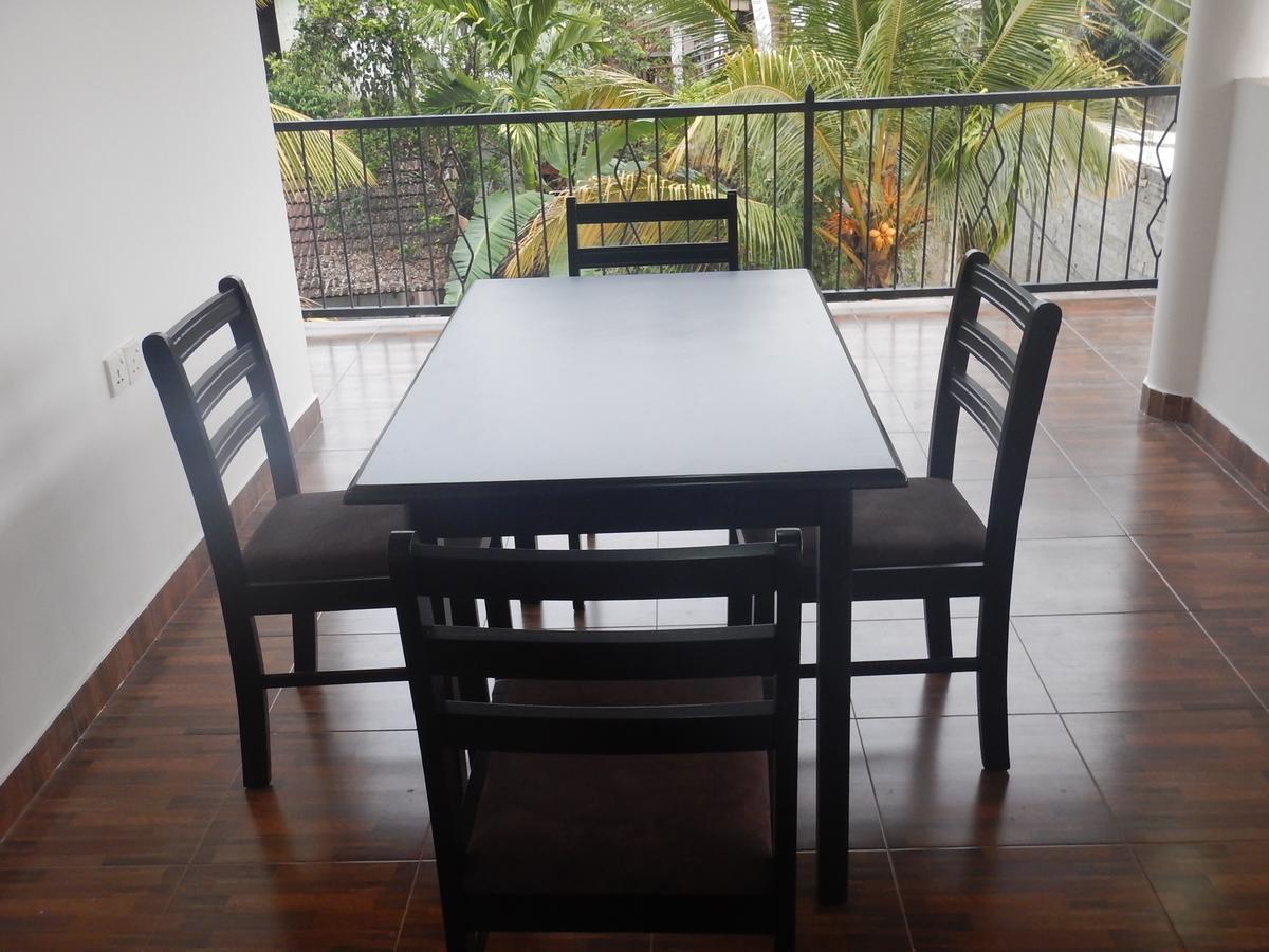 Suwani Pinnawala Homestay Exteriör bild
