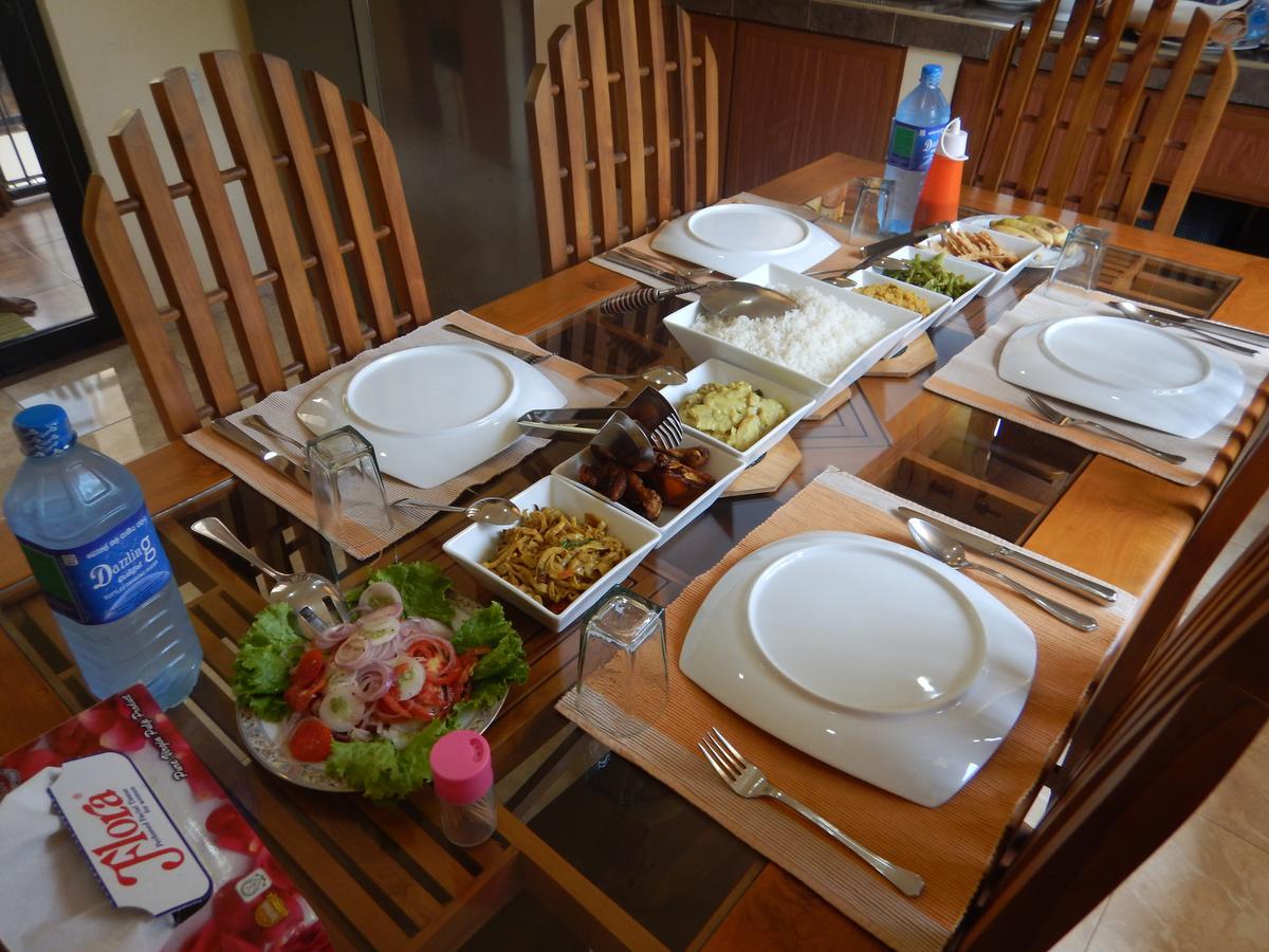 Suwani Pinnawala Homestay Exteriör bild