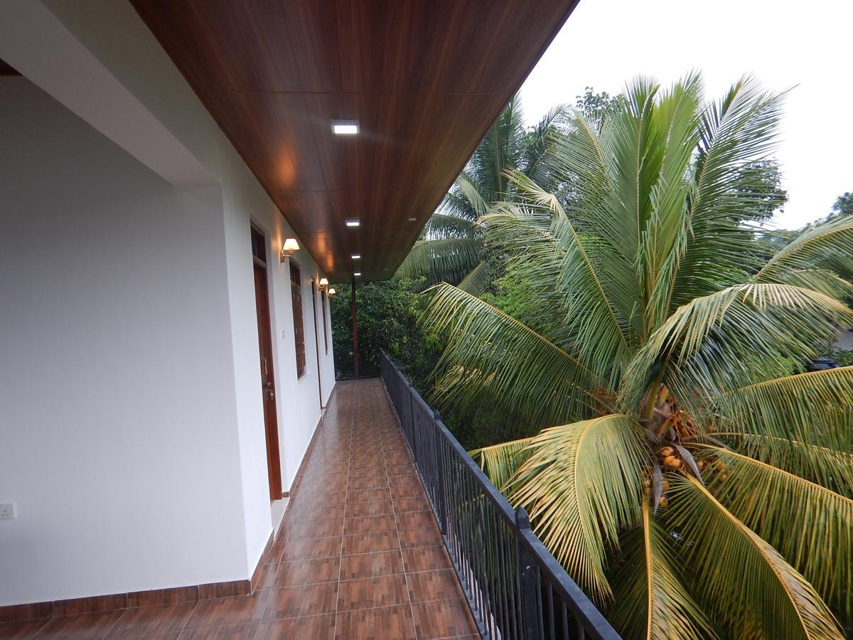 Suwani Pinnawala Homestay Exteriör bild